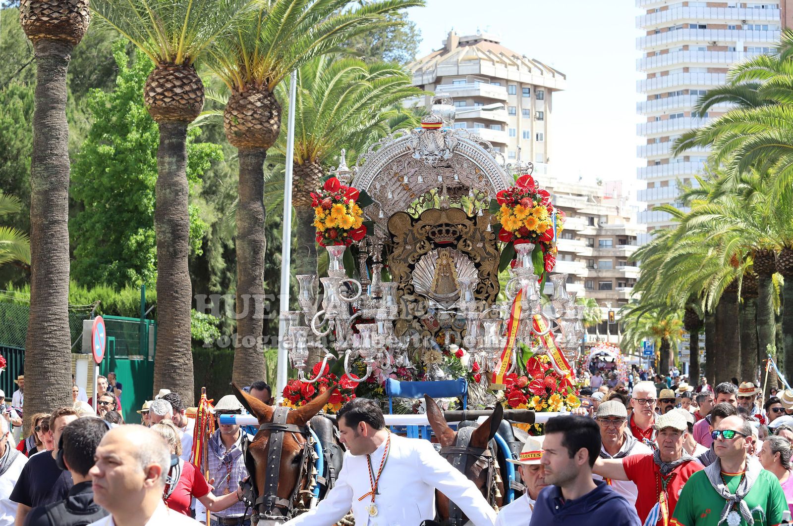 Imágenes  de Emigrantes y el gran ambiente que le ha acompañado en su salida. Rocío 2019