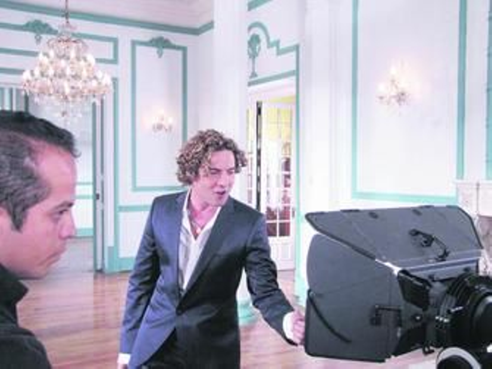 David Bisbal en una escena del videoclip del tema 'Esclavo de tus besos'.