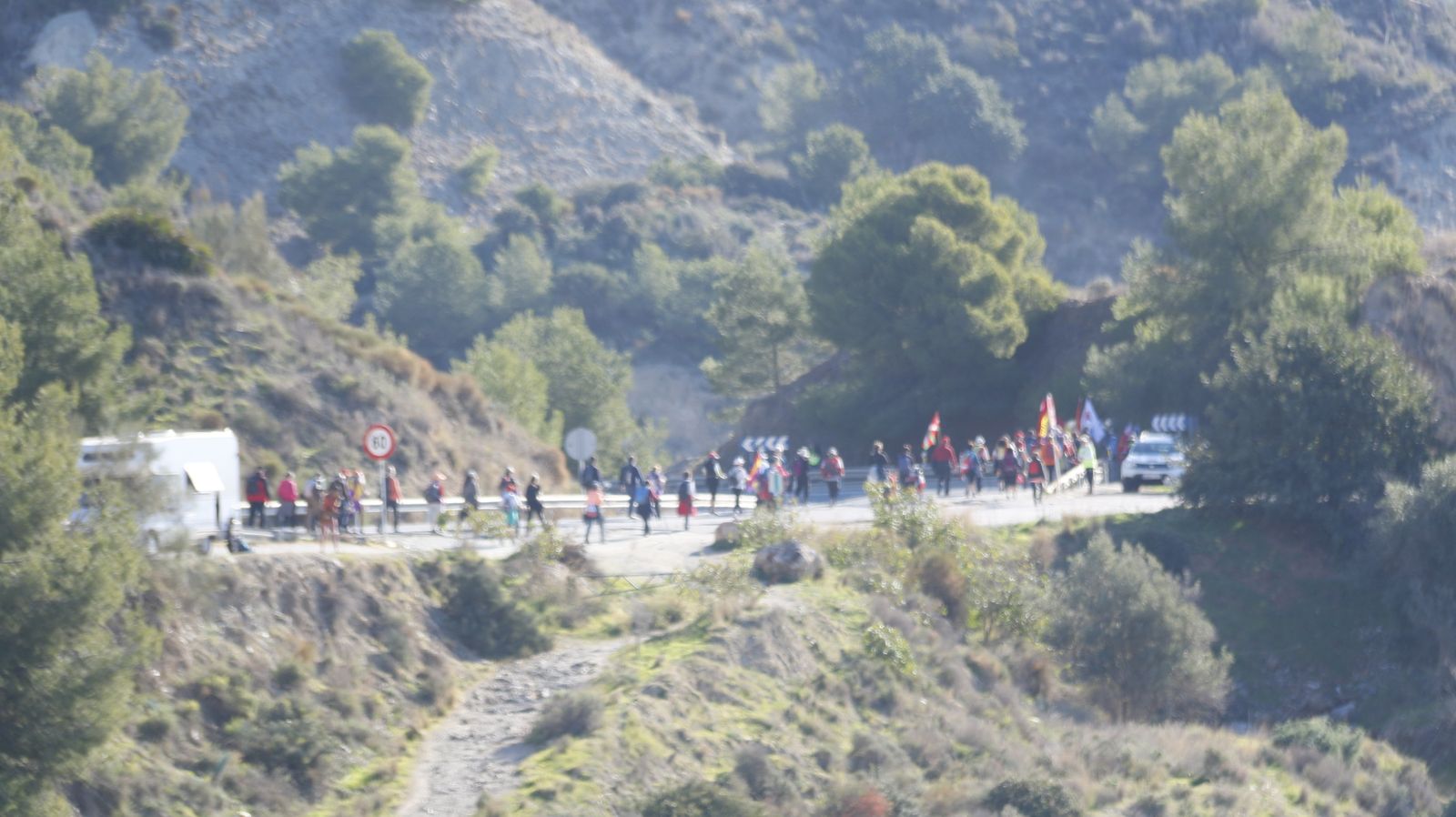 Cientos de personas participan en la marcha de la Desbandá