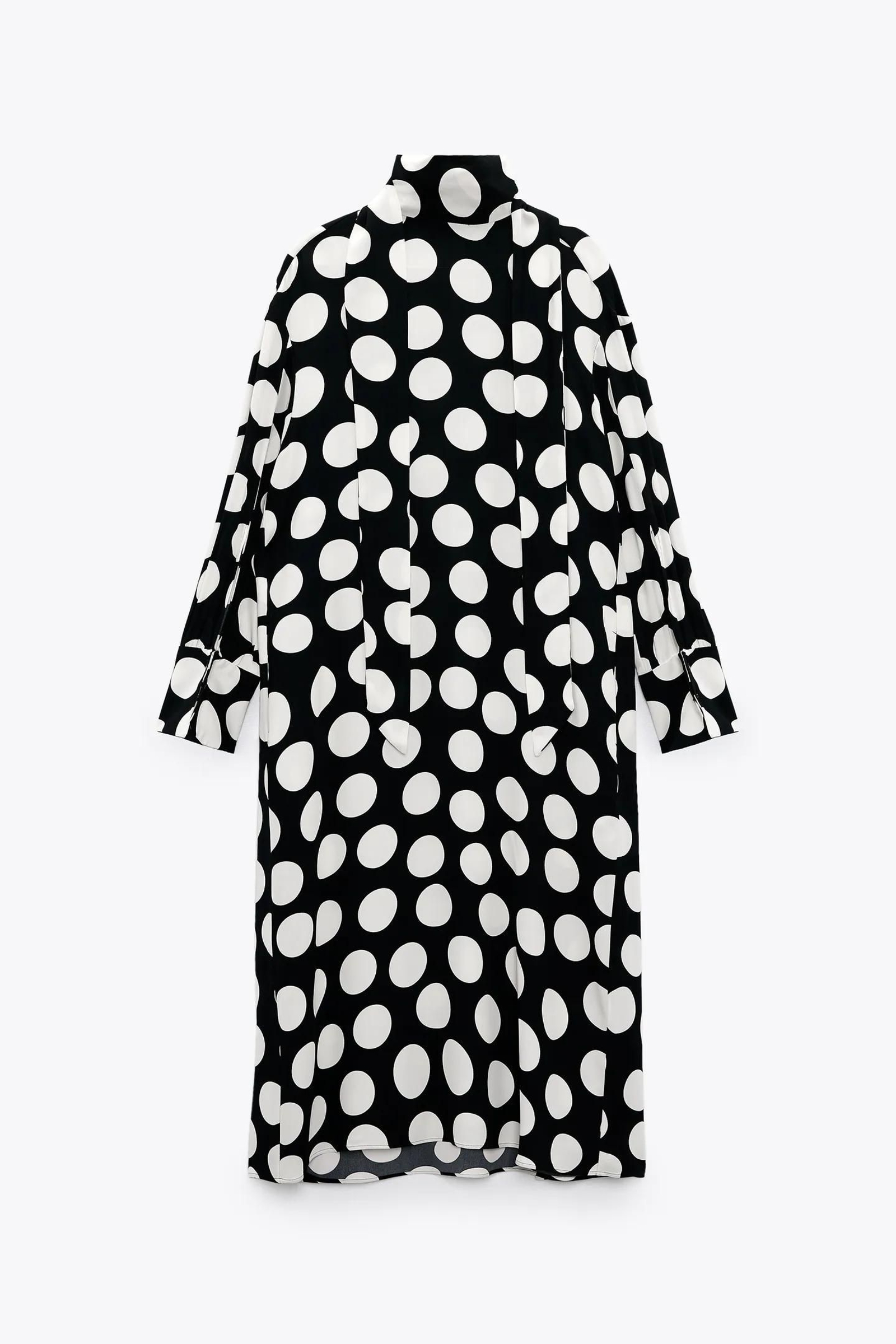 Vestido de lunares de Zara.