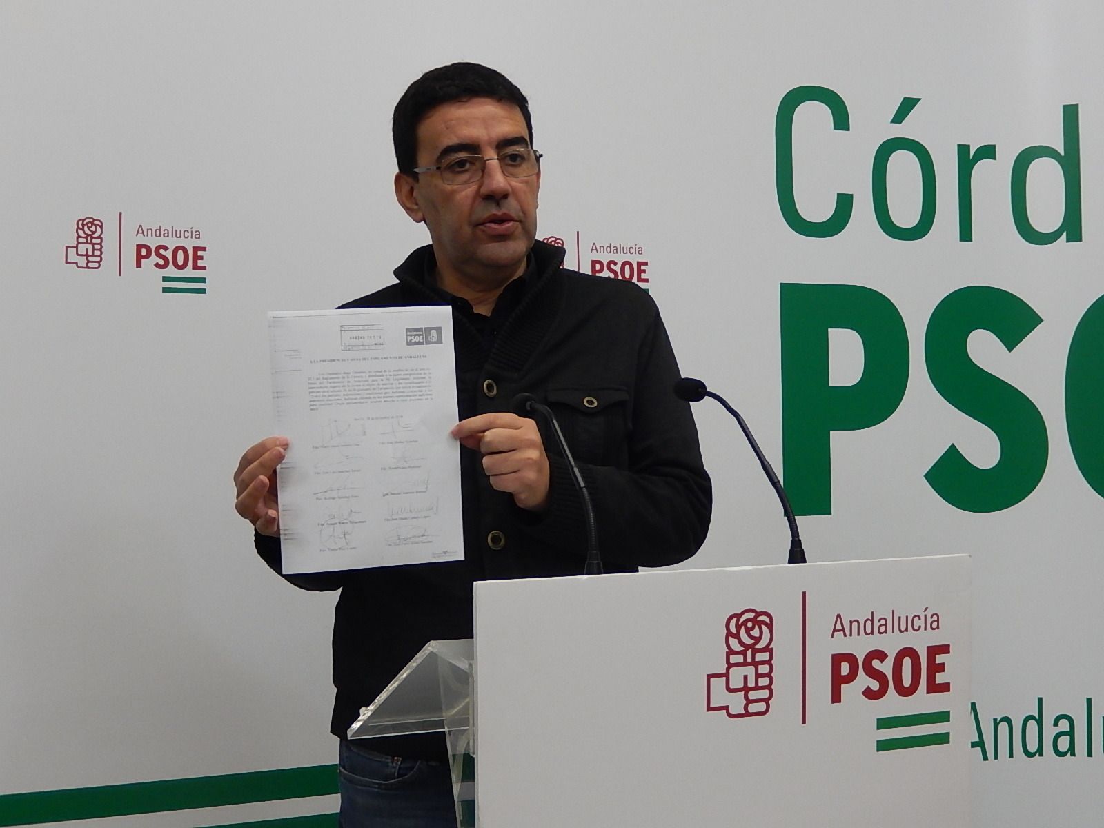 Mario Jiménez en su rueda de prensa en la sede del PSOE de Córdoba.