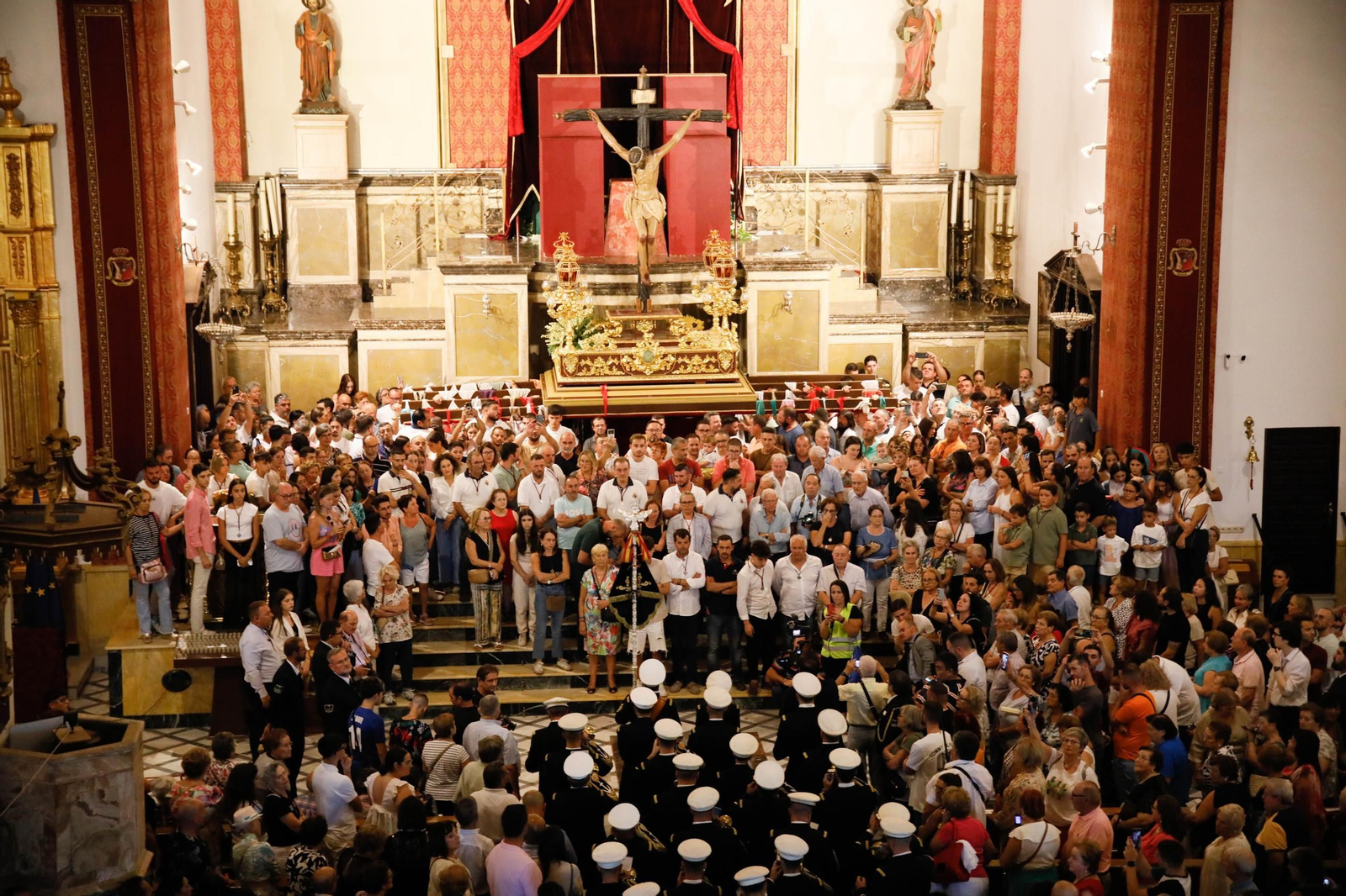 Momento de la salida de la procesión del Santisimo Cristo de la Luz en años anteriores.