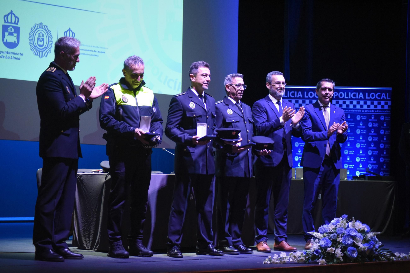 Fotos de la entrega de reconocimientos a la Policía Local de La Línea por el día de la Inmaculada