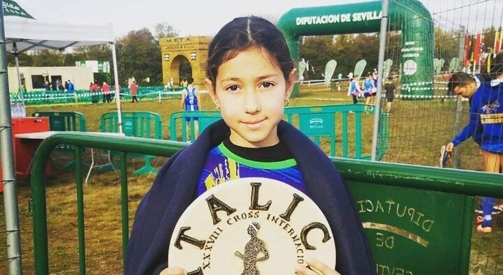 Claudia Ruiz Cortés (Atletismo Curtius), lidera el triatlón B .