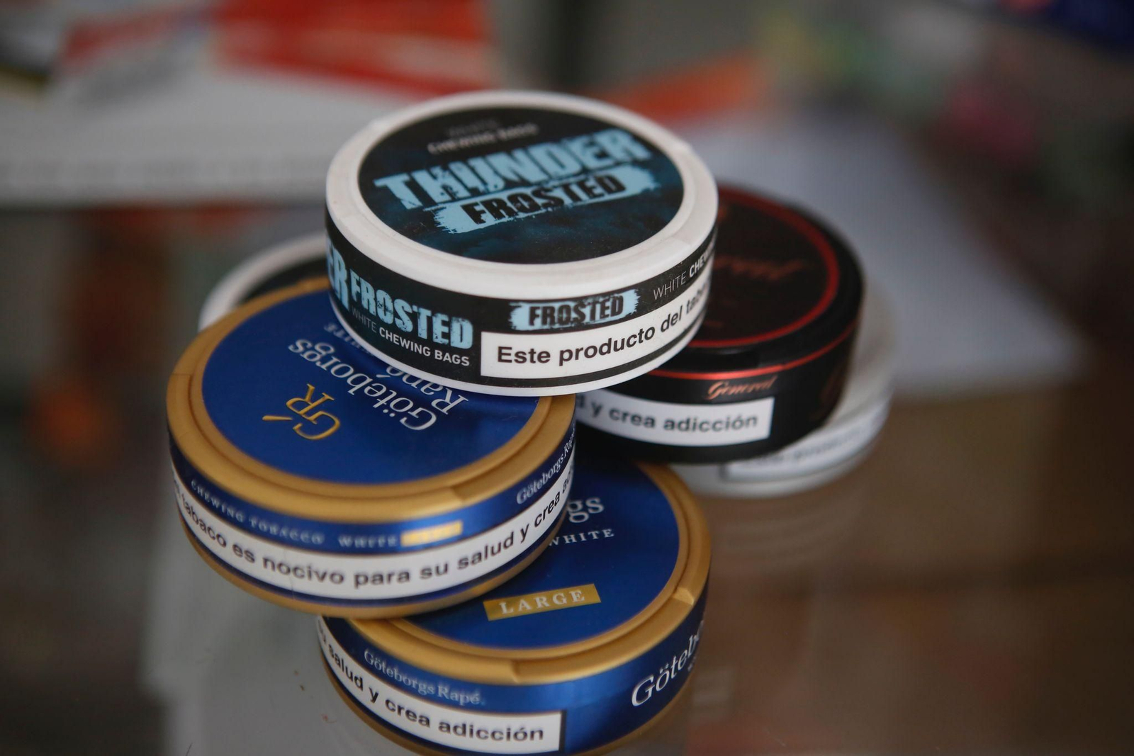 El consumo del 'snus' blanco crece de manera preocupante entre los jóvenes españoles.