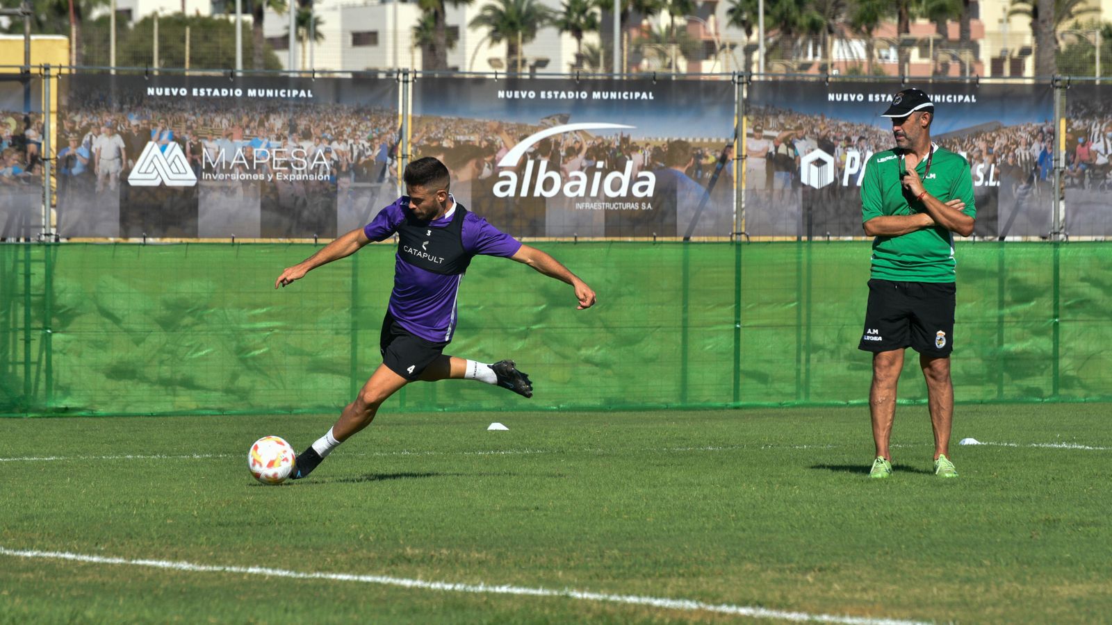 Entrenamiento de la Balona en el estadio Municipal de La Línea