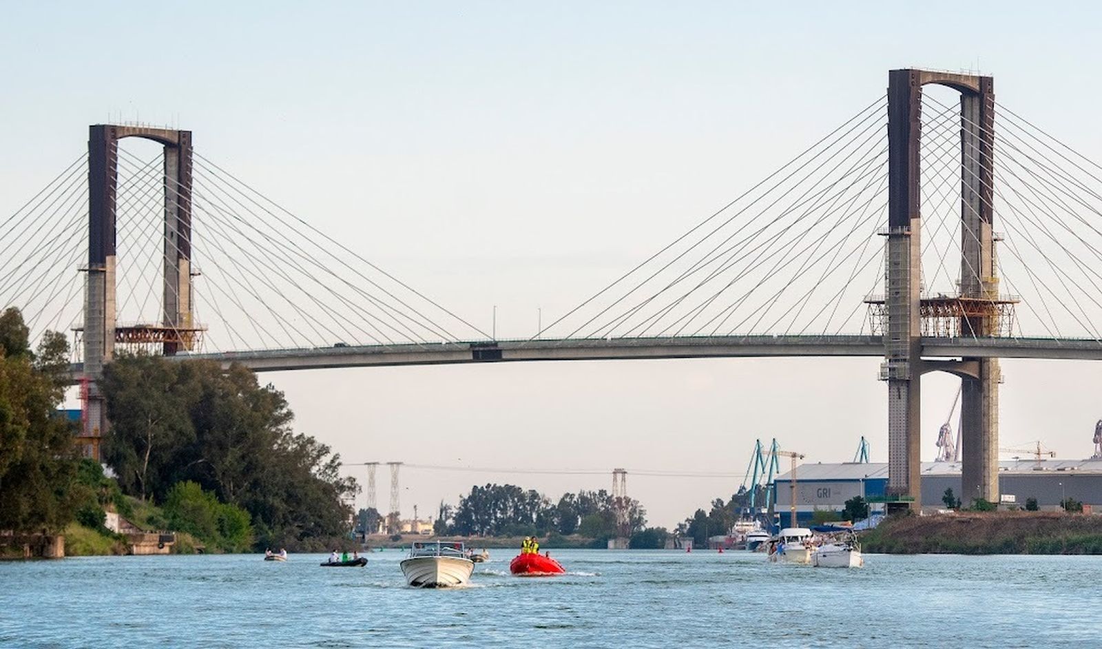 Triatlón a lo largo del Guadalquivir a beneficio de la Fundación Vicente Ferrer