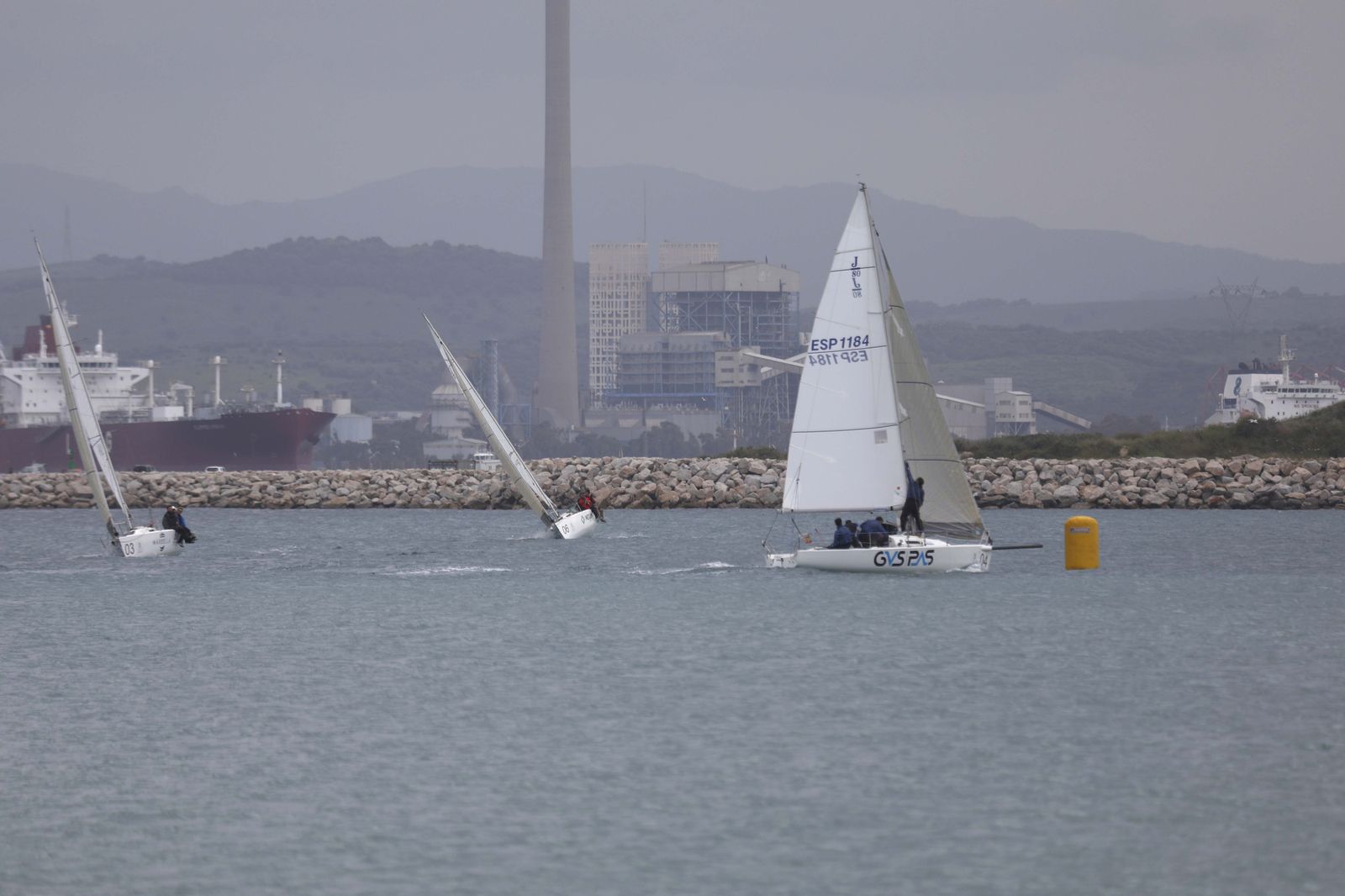 Las fotos de la primera jornada del Campeonato de Andalucía de vela J/80 en La Línea