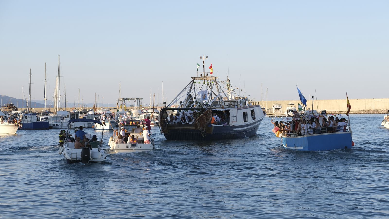 Imágenes de la procesión marinera de la Virgen del Carmen de Garrucha