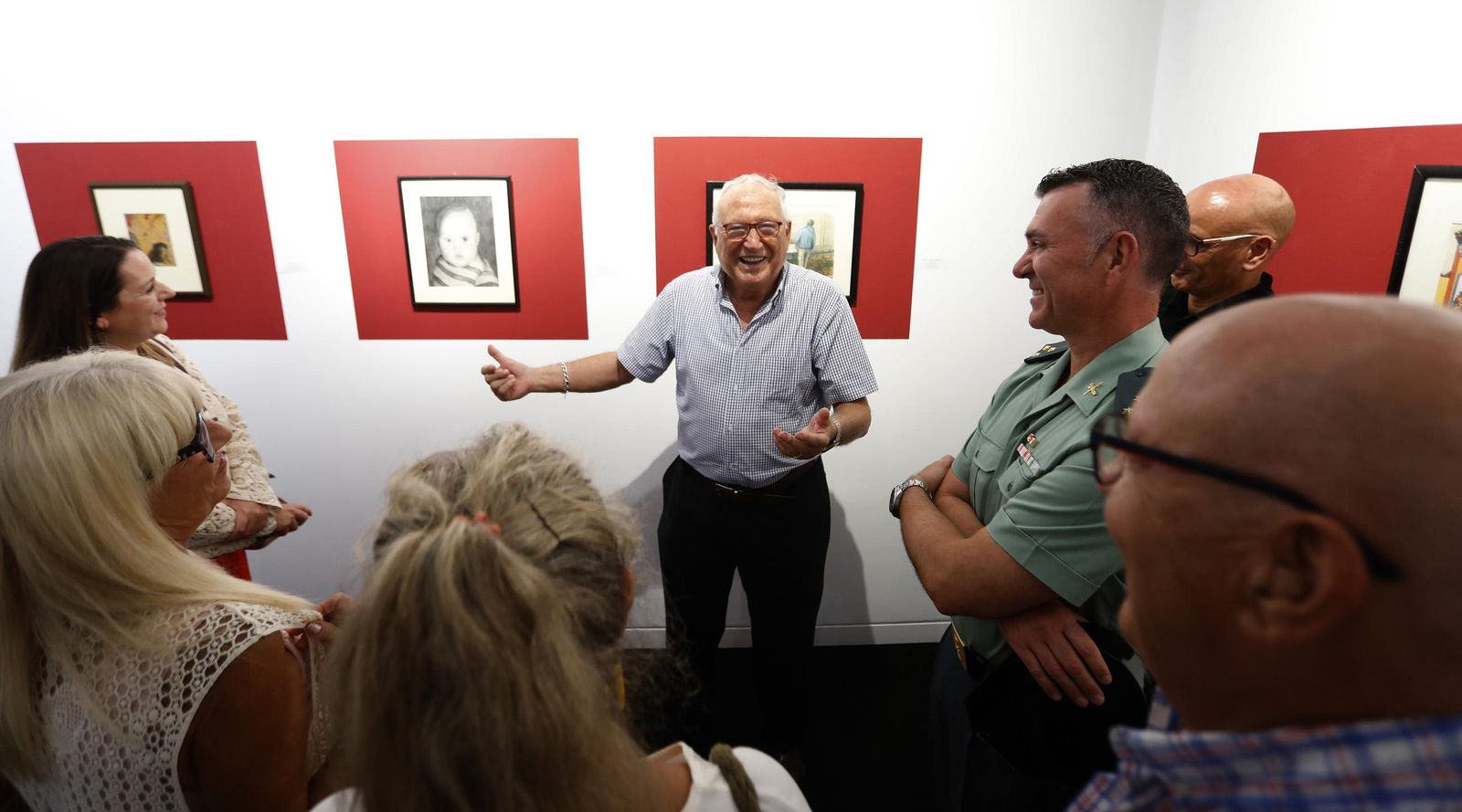 Fotos de la exposición de acuarelas y dibujos de Antonio Torremocha en La Línea