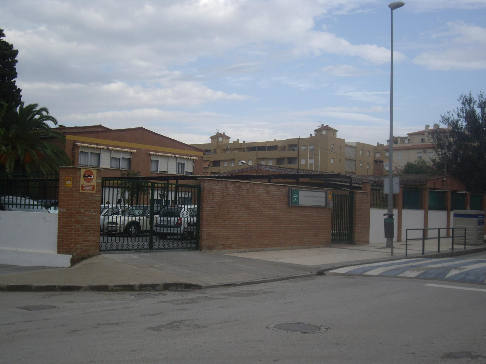 Fachada del colegio José Luis Villar Palasí en Vélez-Málaga. Fachada del colegio José Luis Villar Palasí en Vélez-Málaga.