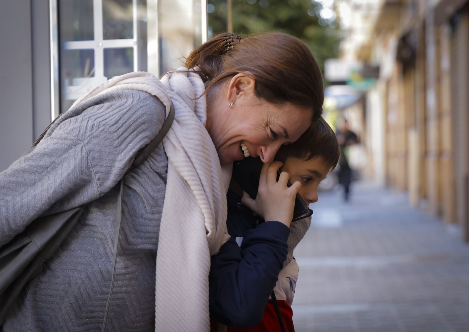Alegría entre los premiados con el gordo de la Navidad en Montequinto, todas las fotos