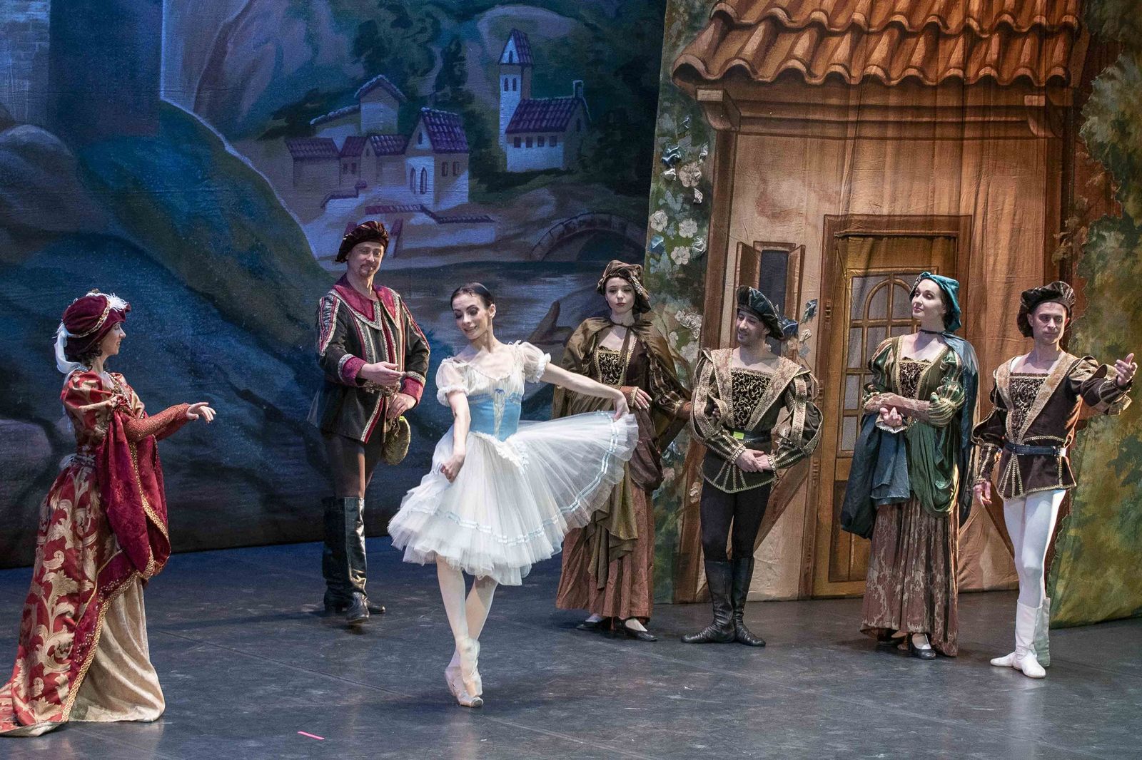 ‘Giselle’, obra maestra del ballet romántico, durante su puesta en escena en Almería.