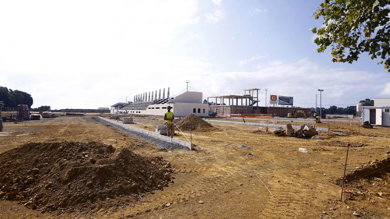 Panorámica del terreno en el que se está trabajando en Arraijanal.