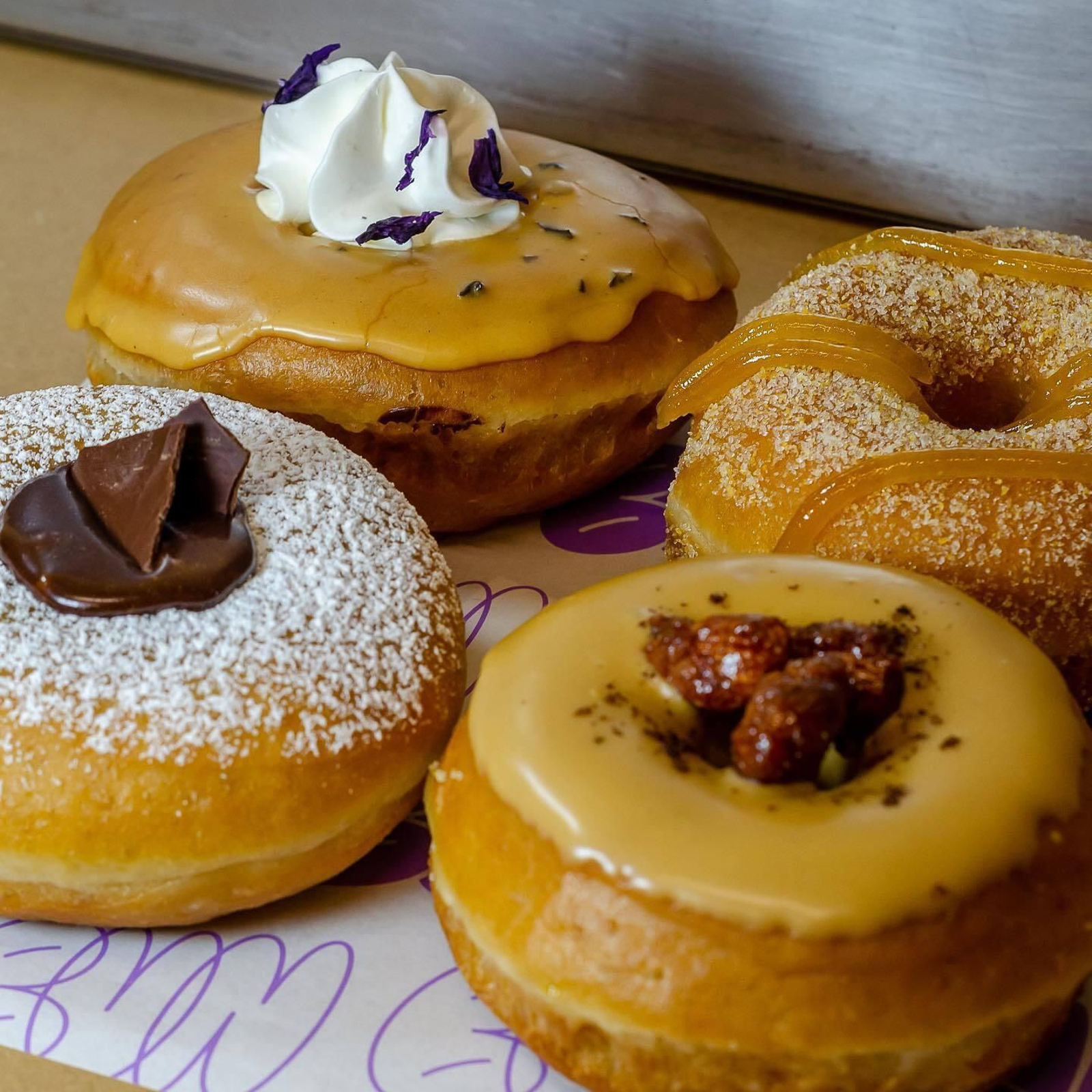 Donuts de Bun and Coffee.