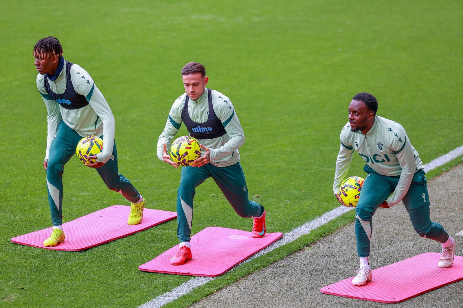 Dawda, Roger y Diarra en un entrenamiento.