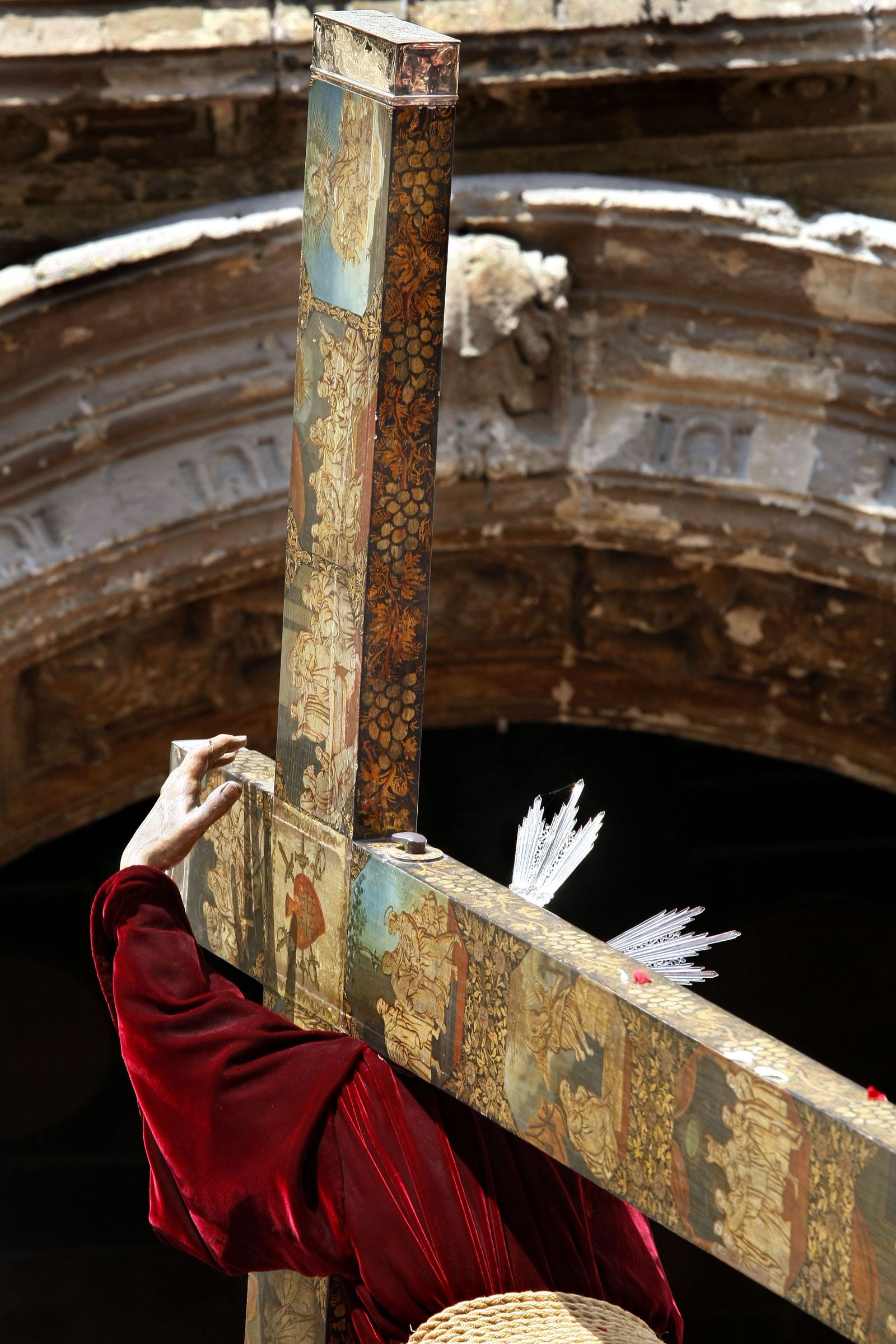 Otro detalle de la cruz.