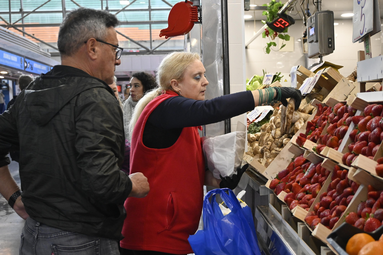 Los gurumelos se multiplican y arrasan en el mercado de Huelva,  las mejores imágenes