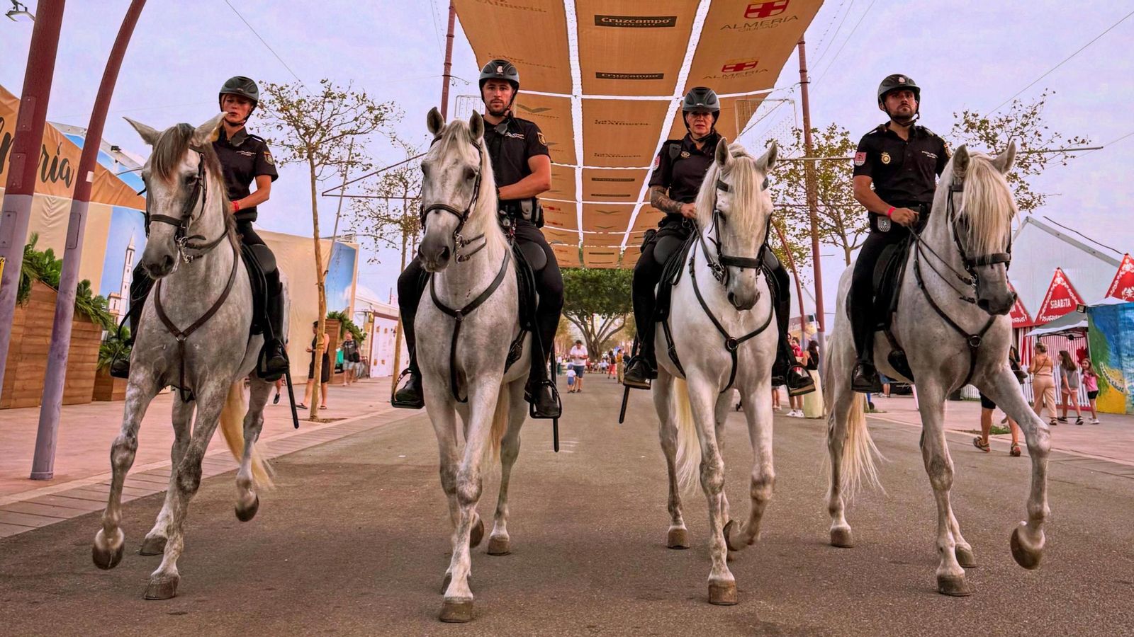 La Caballería de la Policía Nacional en la Feria de Almería.