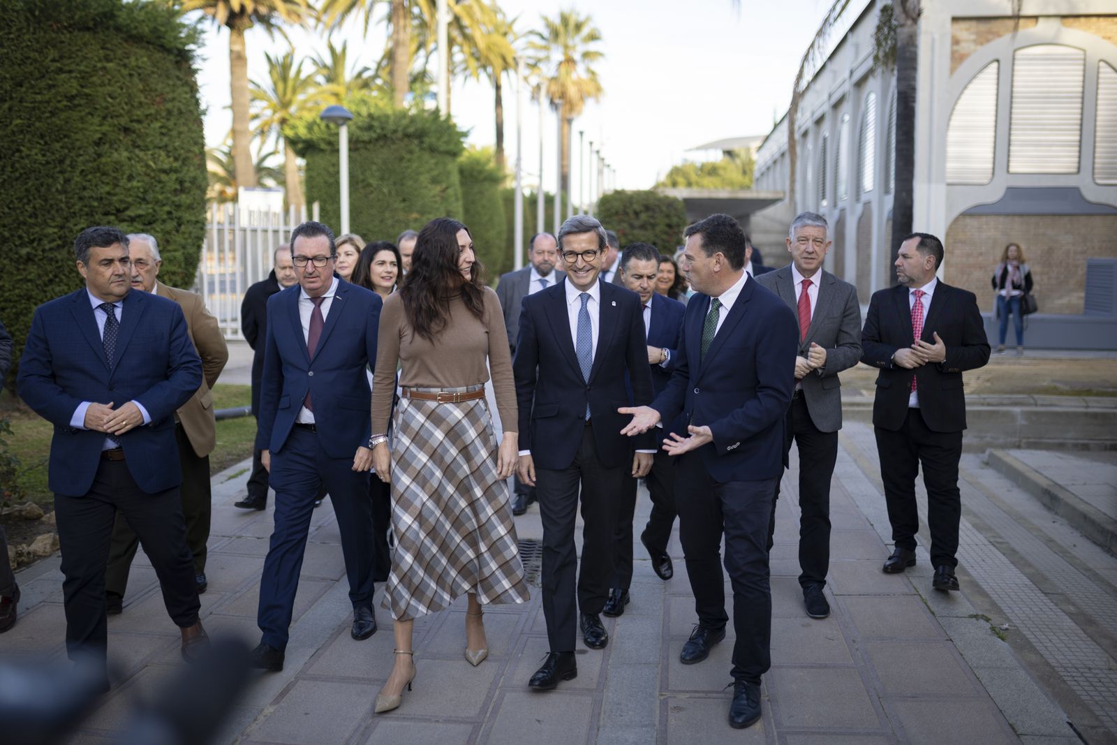 Imágenes de la recepción de los invitados al desayuno-coloquio con Jorge Paradela en el Foro Joly Andalucía