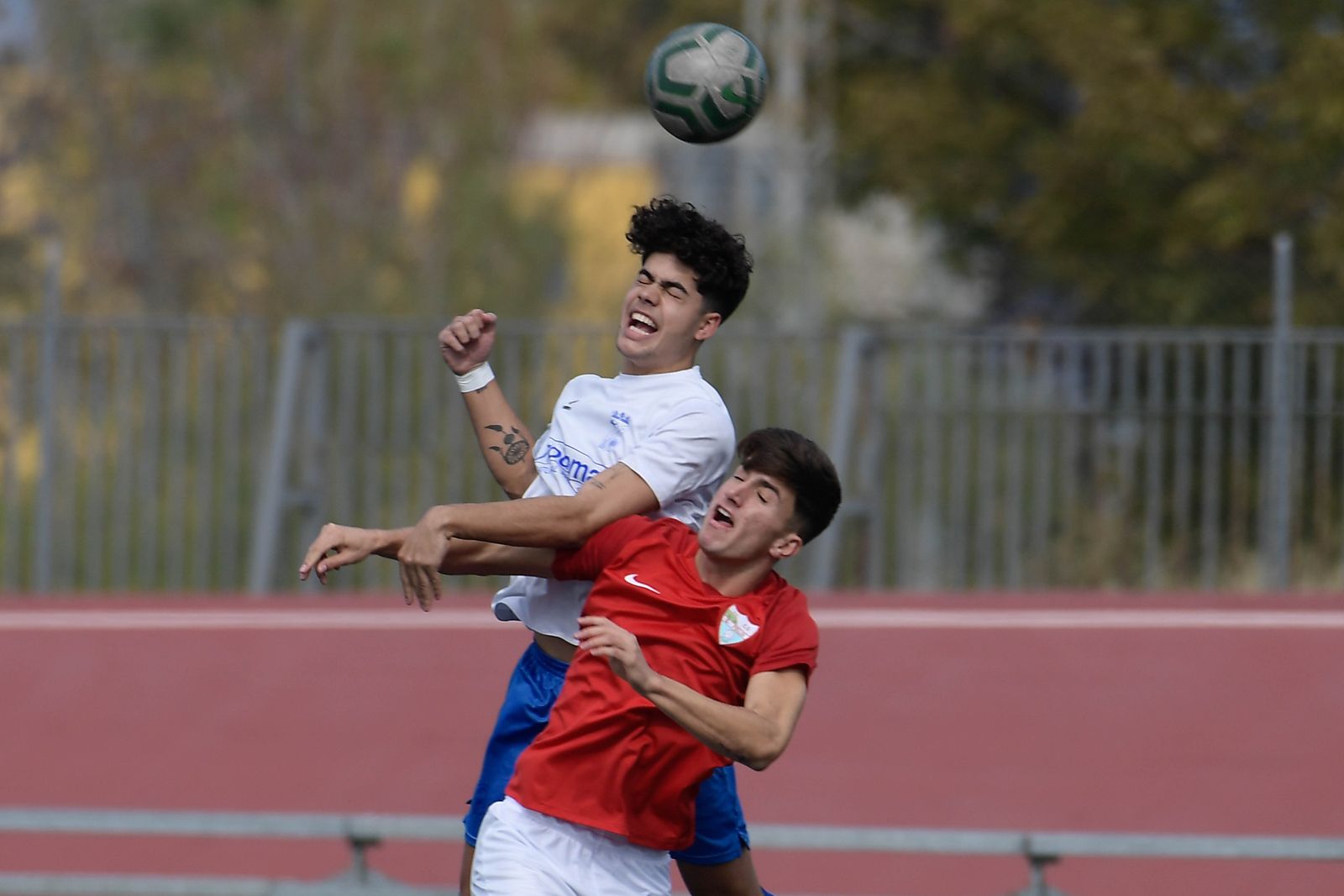 El Santa Fe remonta y suma un empate.