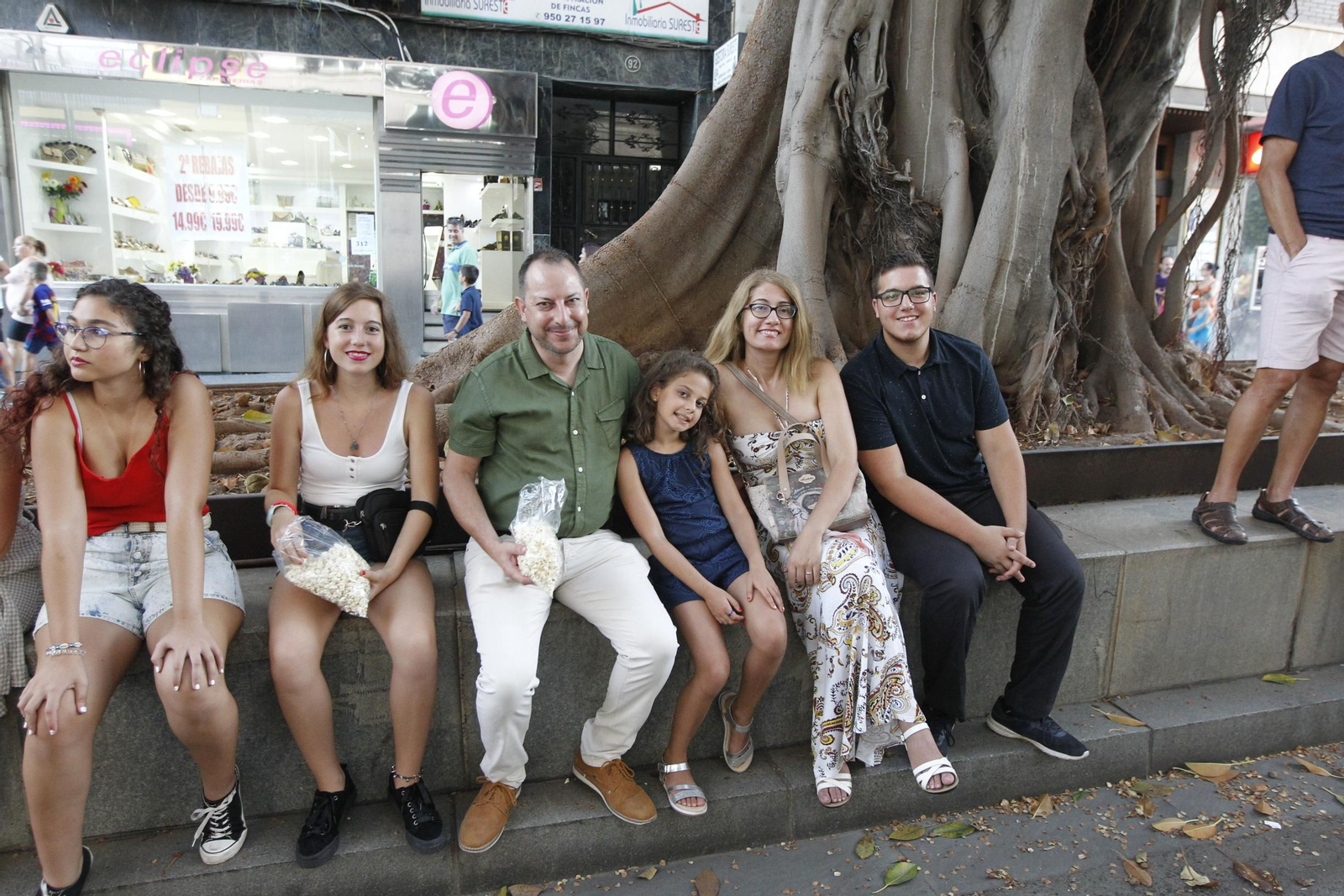Fotogalería gigantes y cabezudos. Feria de Almería 2019