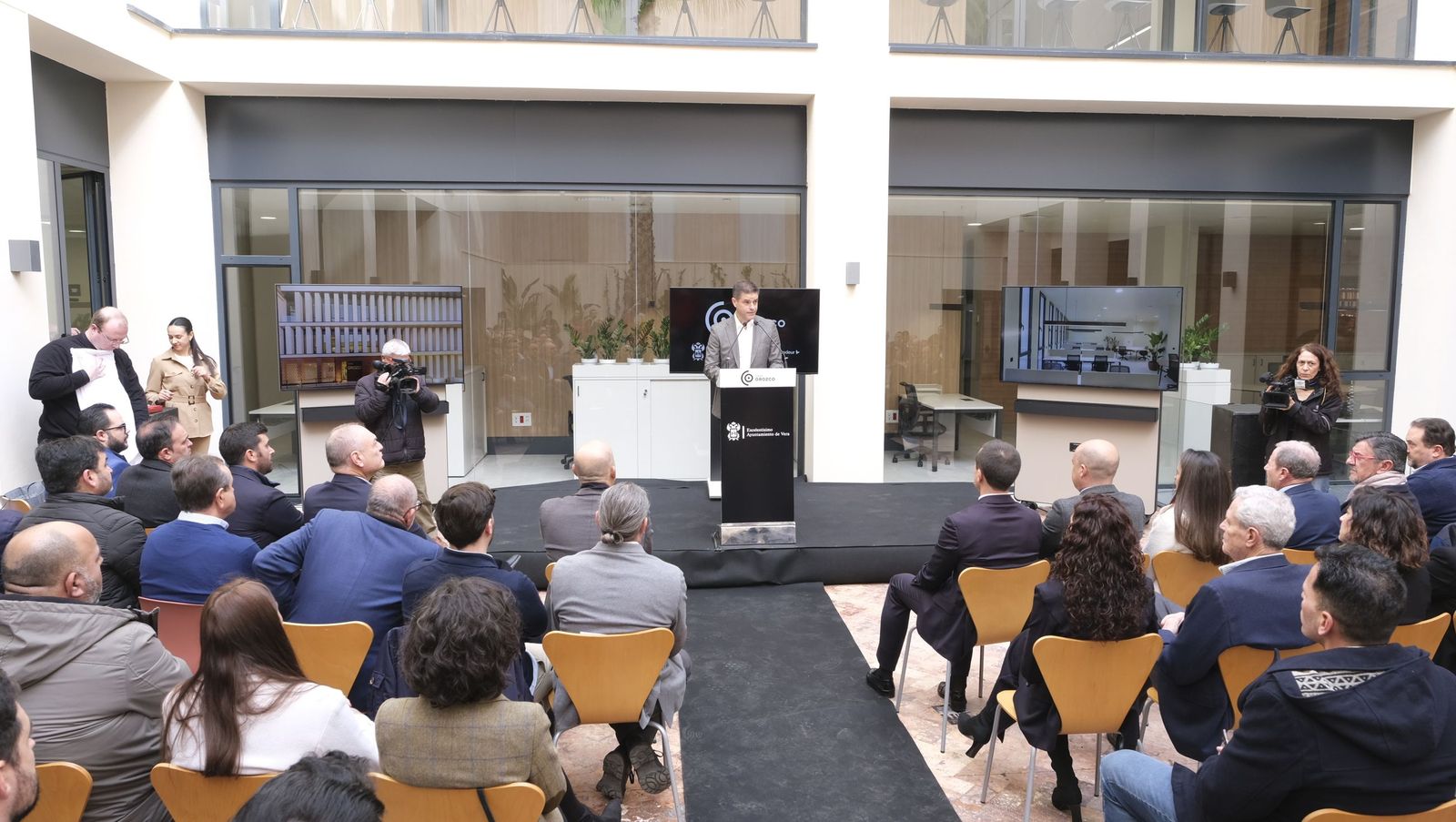 Casa Orozco, nuevo centro de negocios en Vera, en imágenes