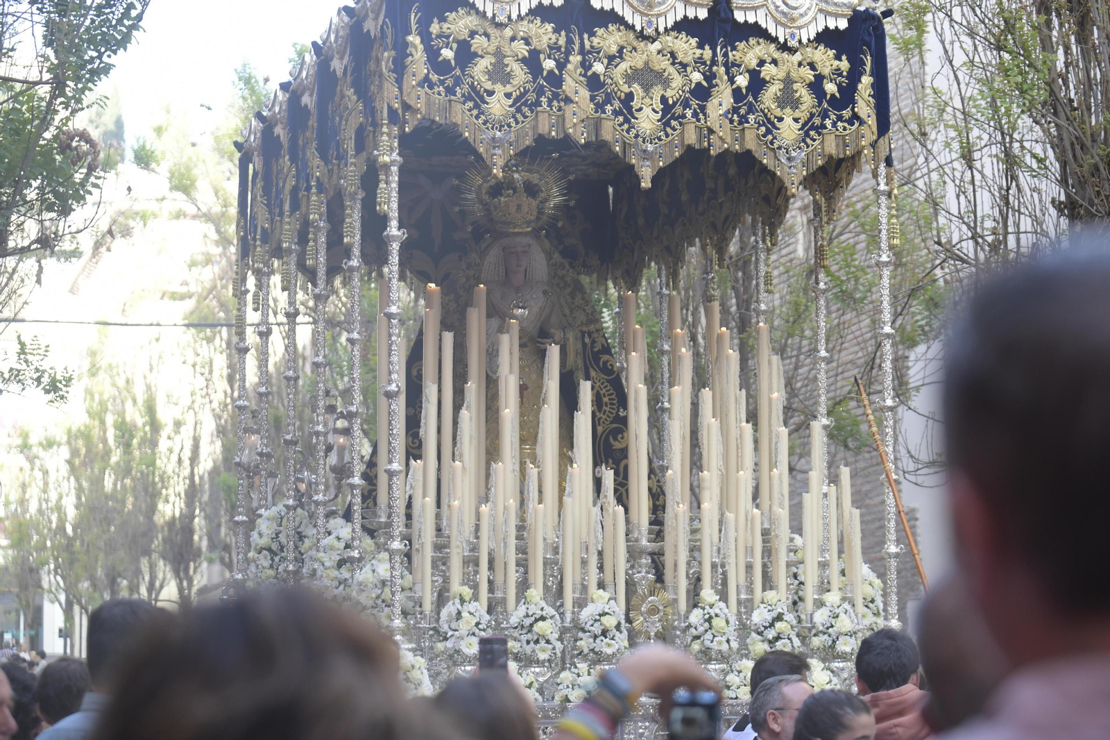 Crónica gráfica del Lunes Santo en Granada