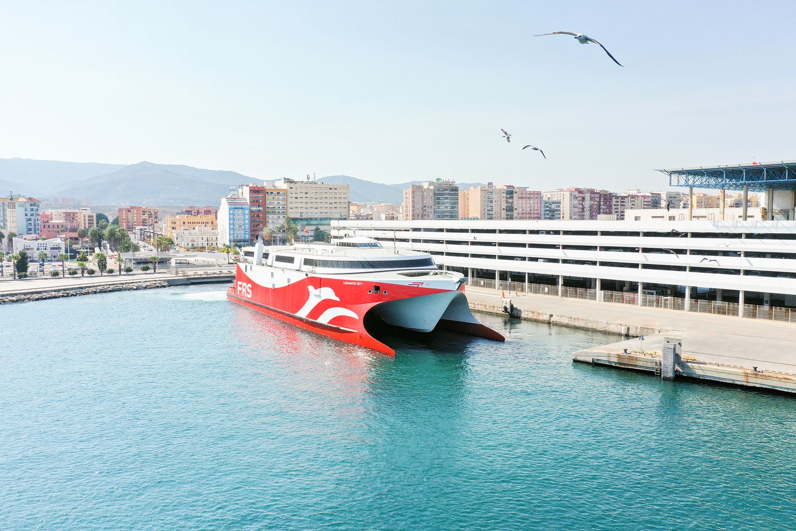 El 'Levante Jet', atracado en el Puerto de Algeciras.