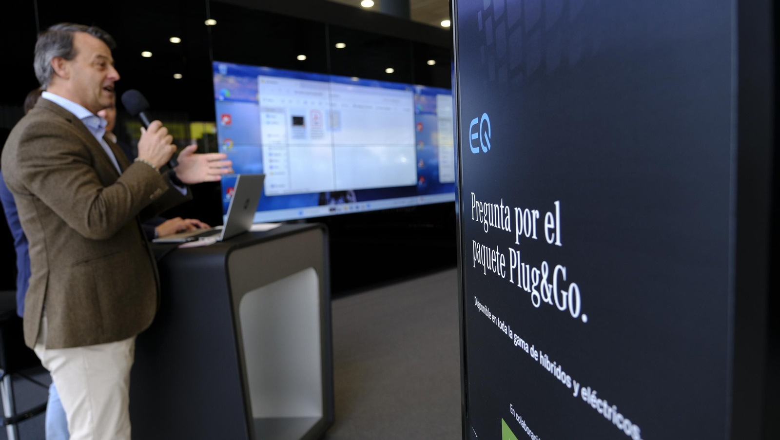 imágenes de la presentación de los nuevos Mercedes-Benz eléctricos, en SAVERES Huércal de Almería