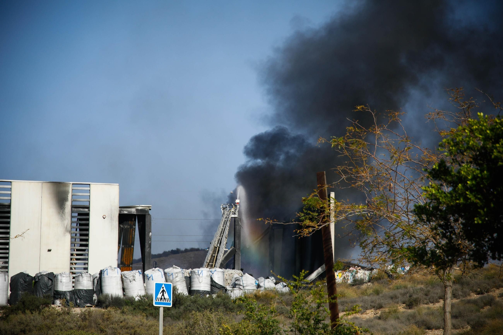 Nuevo incendio en la nave de Hintes Oil Europa en el PITA