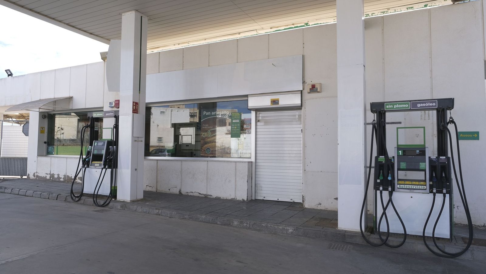 La gasolinera BP que ha cerrado sus puertas en la avenida Sierra Alhamilla de la capital.