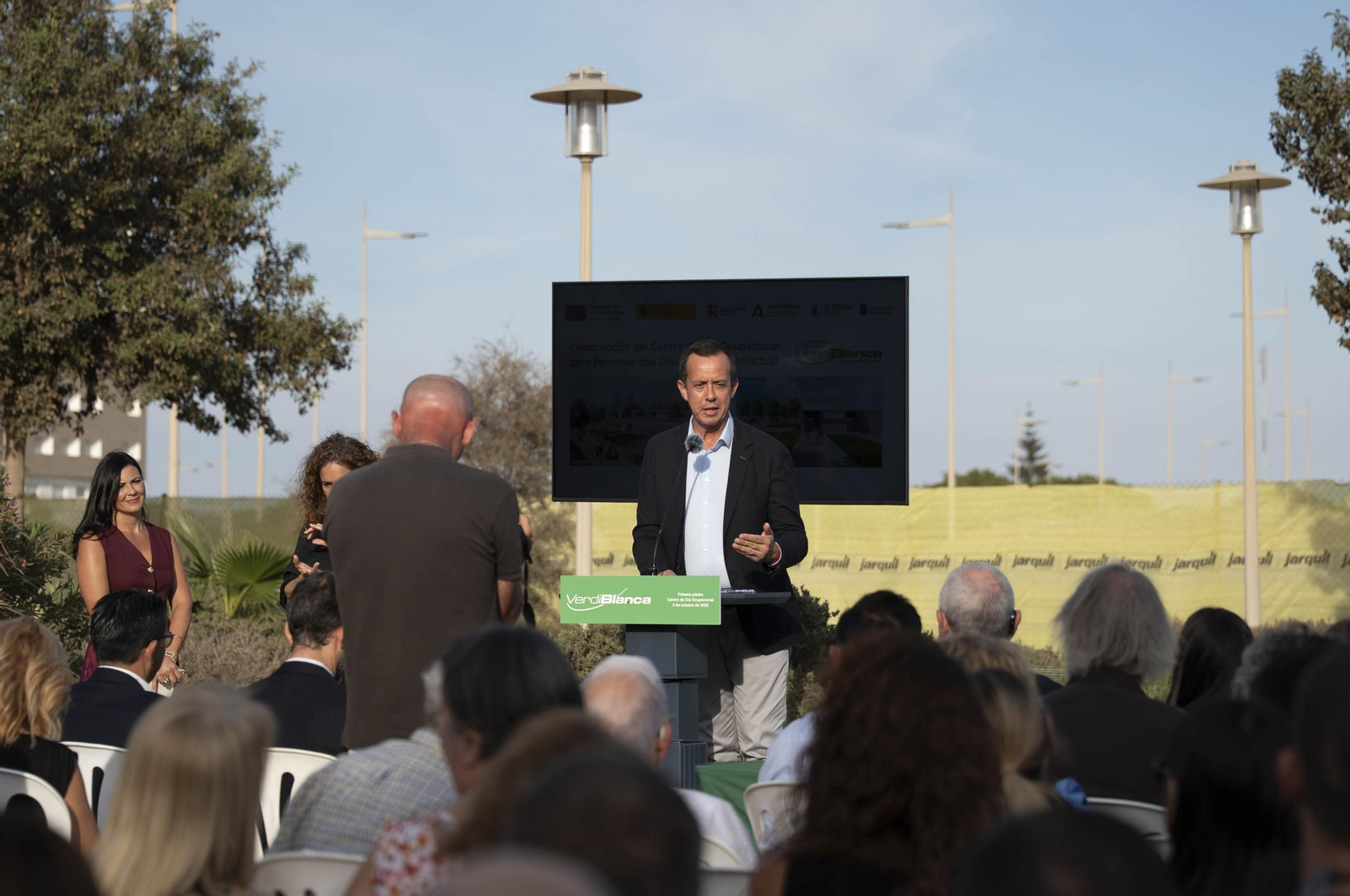Las imágenes de la primera piedra del centro de día ocupacional Juan Goytisolo de Verdiblanca en Almería