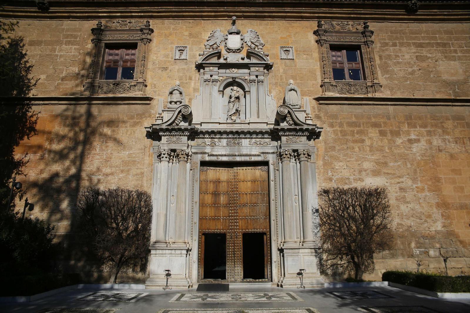 El testimonio de la víctima del profesor espía: "Me sentí sola ante la Universidad de Granada"