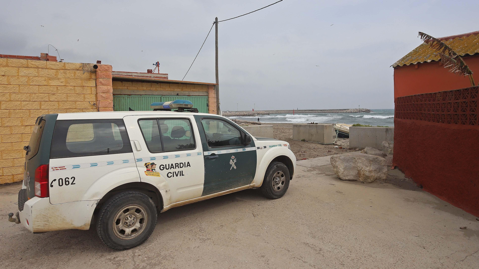 Busqueda de fardos de hachís en La Línea