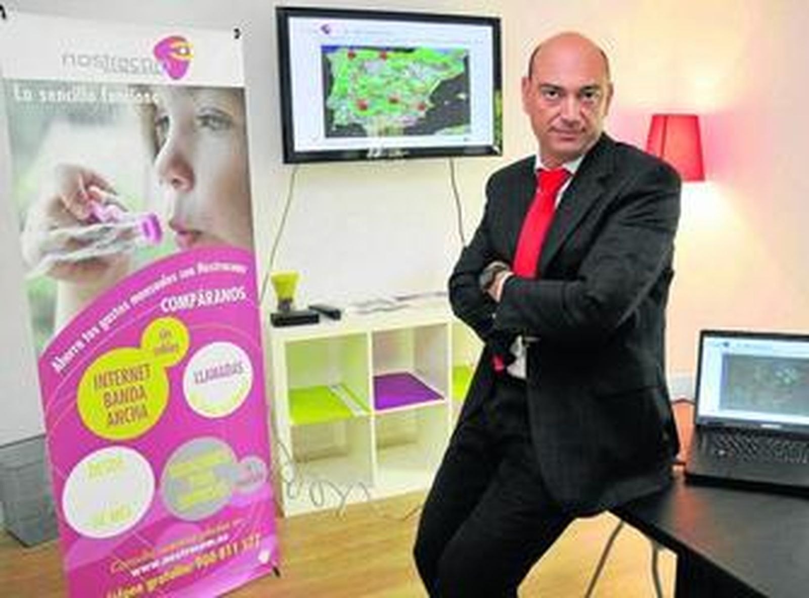 El consejero delegado de Nostracom, Antonio Tejada, en la nueva sede de Sevilla.