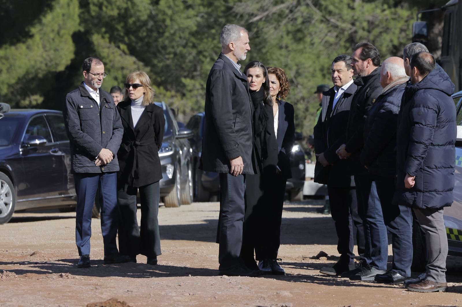 Los reyes, en la zona cero del accidente ferroviario.