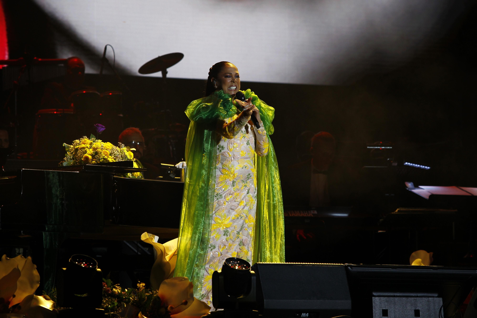 Isabel Pantoja cautiva al público de Almería en la plaza de toros