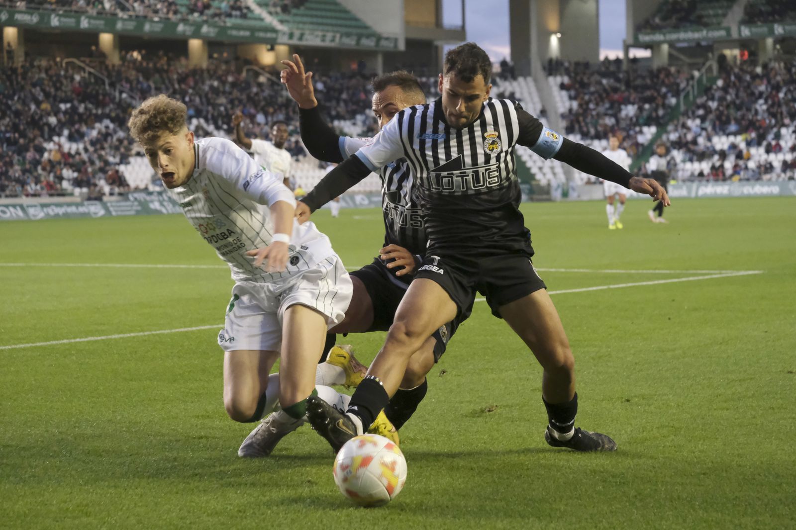 Las imágenes de la derrota del Córdoba CF ante la Balona en El Arcángel