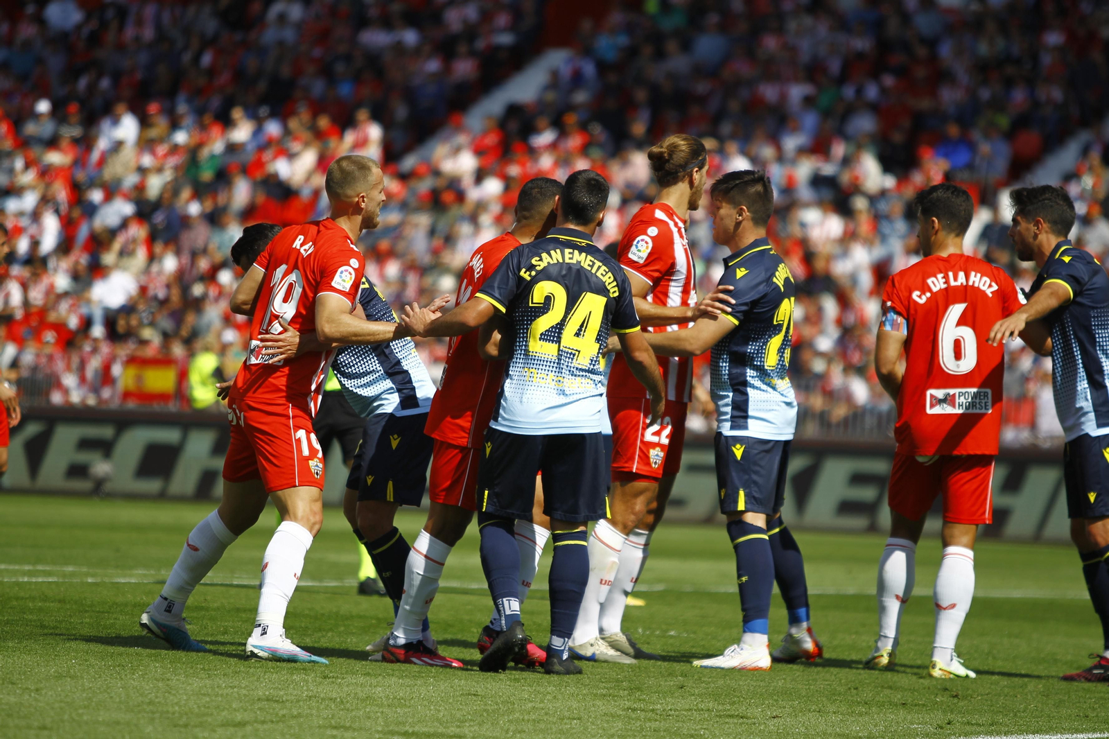 Imágenes del partido de la Liga Santander U.D. Almería-Cádiz C.F.
