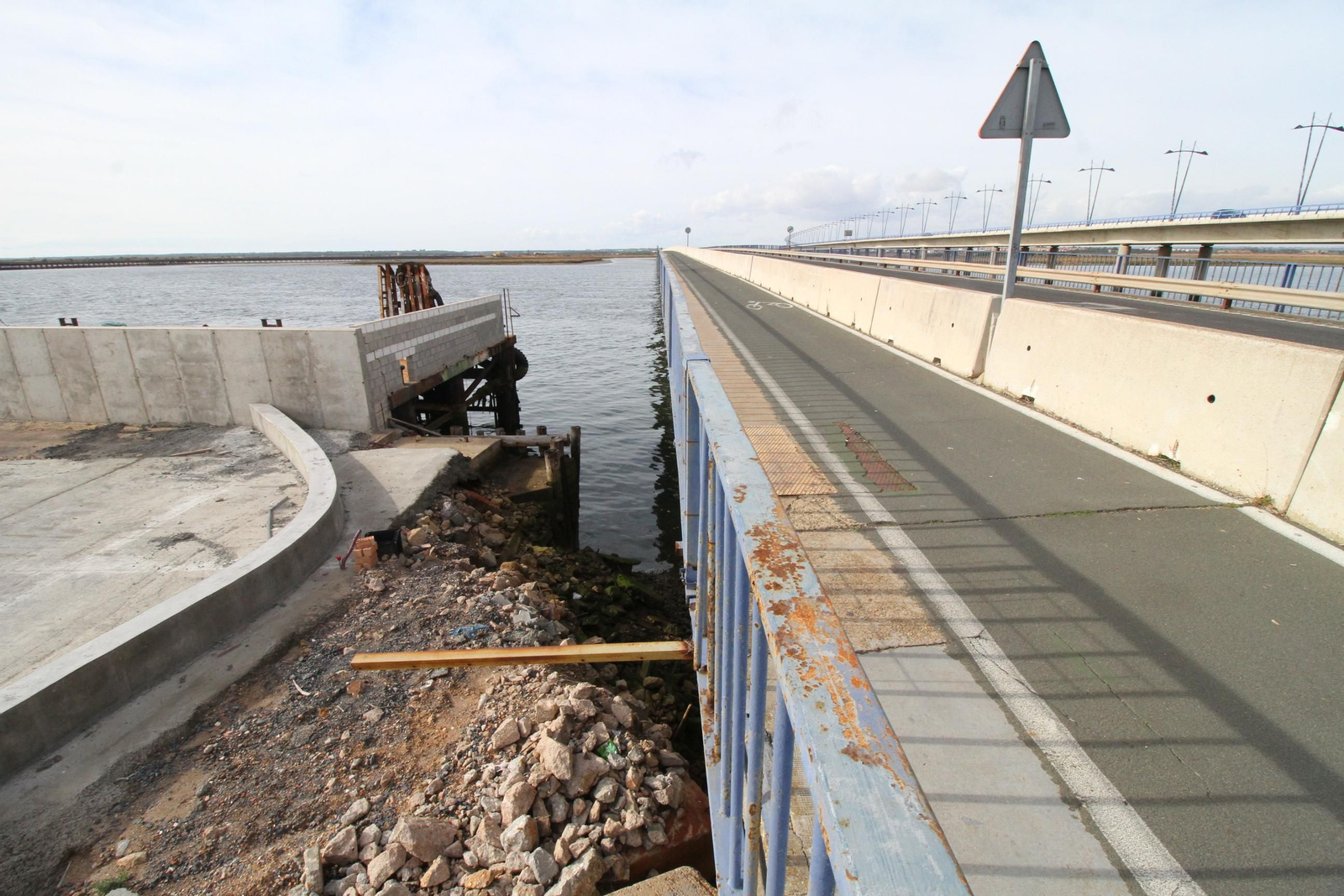 Imágenes del mal estado del puente Sifón.