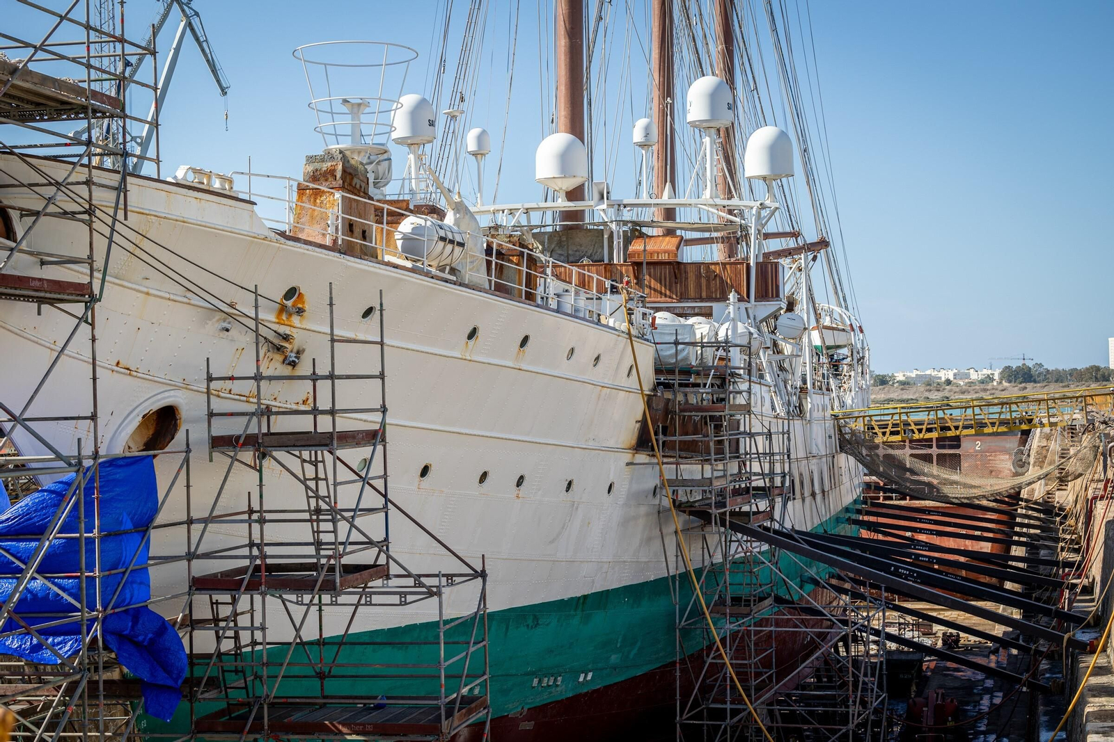 Armada: Las imágenes del 'Juan Sebastián de Elcano' de obras en Navantia San Fernando