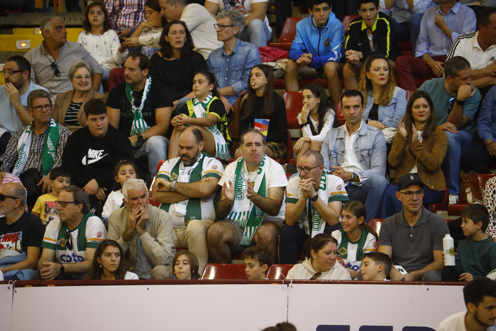 Las mejores fotos del ambiente en Vista Alegre para el Coto Córdoba - Clínica Ponferrada