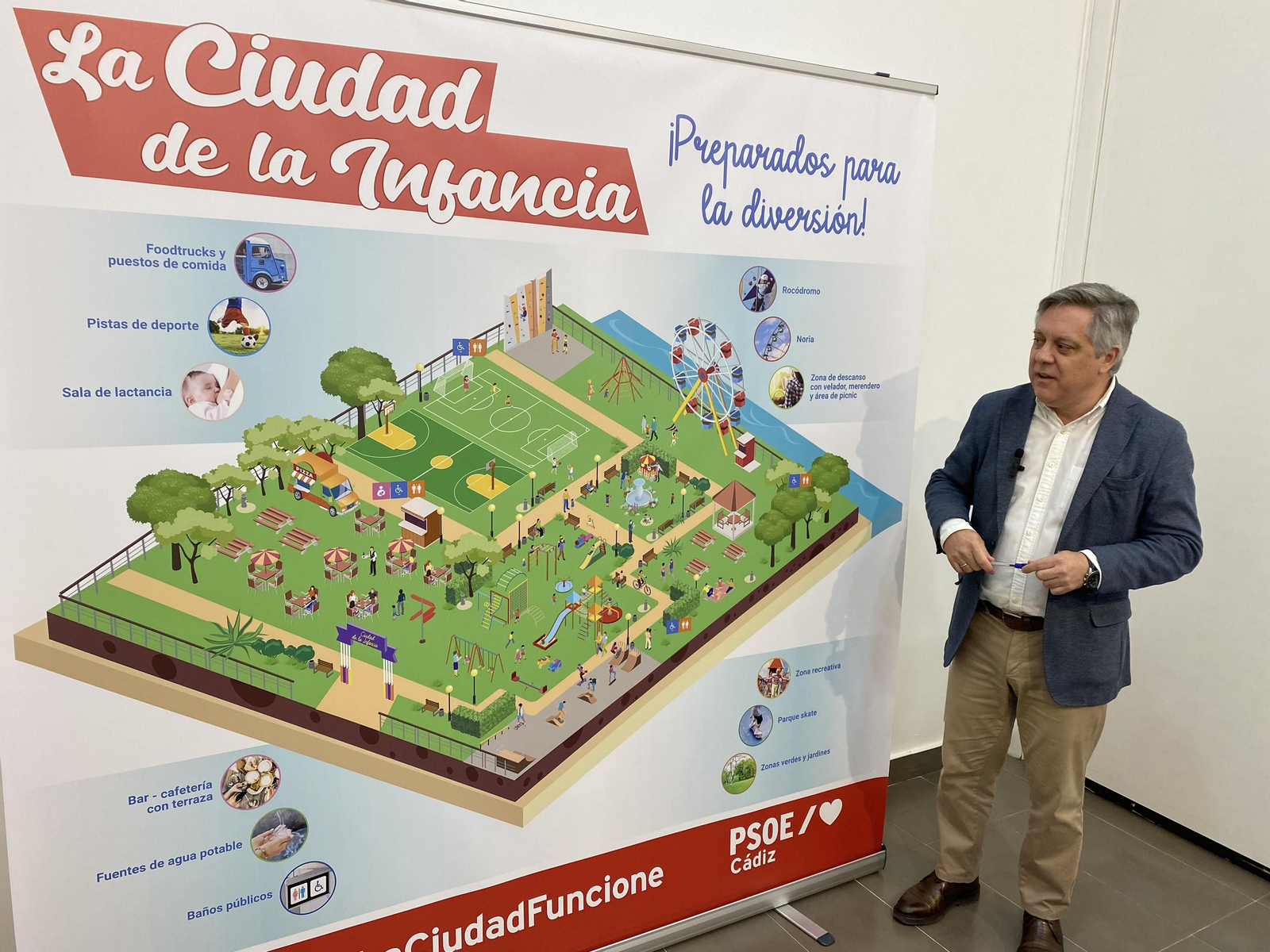 Óscar Torres junto al cartel de la ciudad de la infancia.