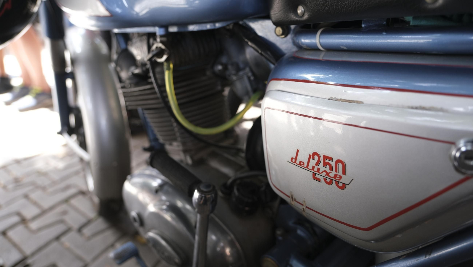 Exposición de motos antiguas y Ducatis en la Feria de Almería 2025, en imágenes