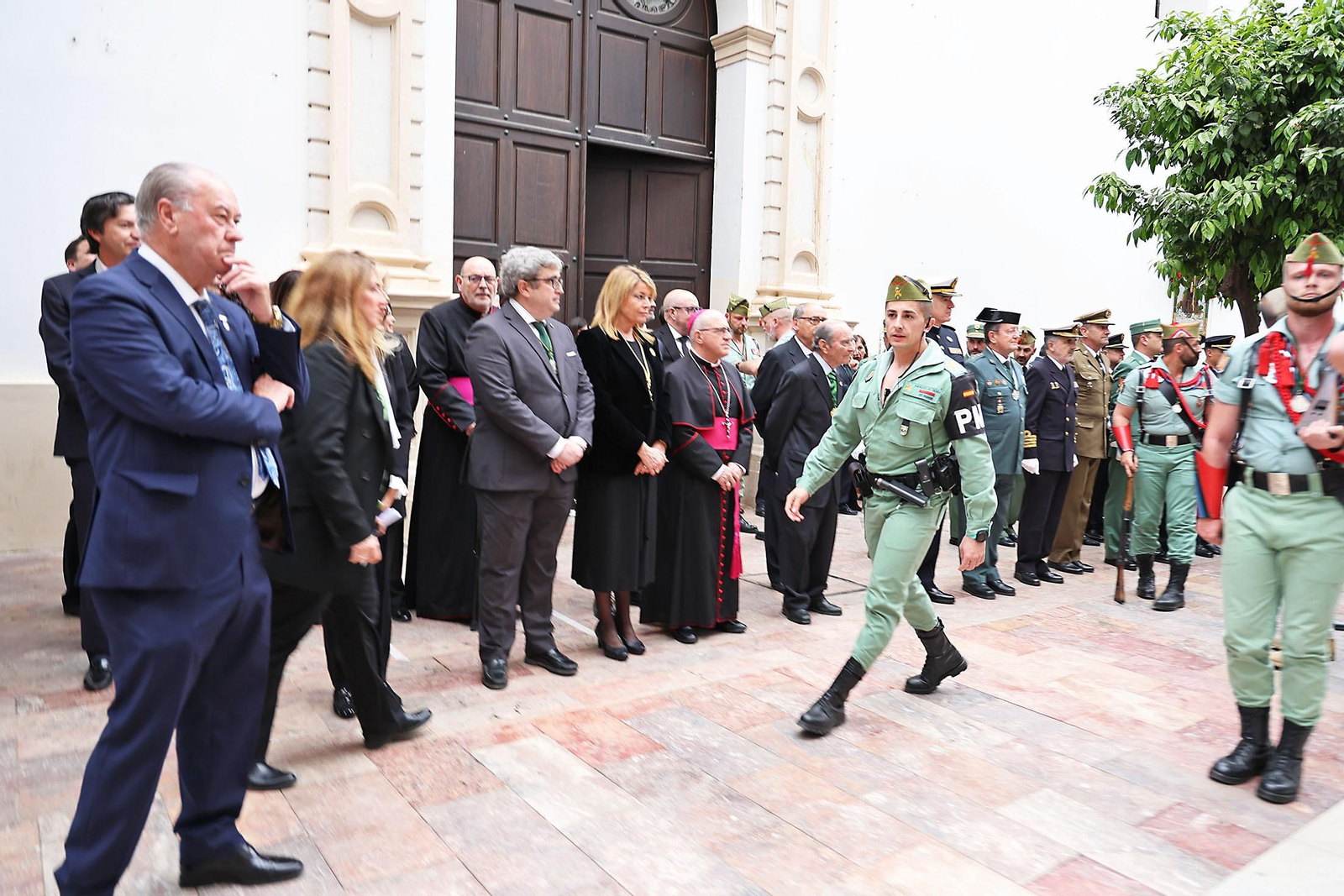 Las mejores imágenes del Sábado de Pasión en Huelva: La Legión con el Cristo de la Vera+Cruz