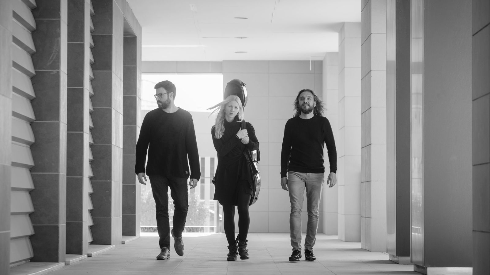 Johanna Rose flanqueada por Javier Núñez (a su izquierda) y Josep María Martí