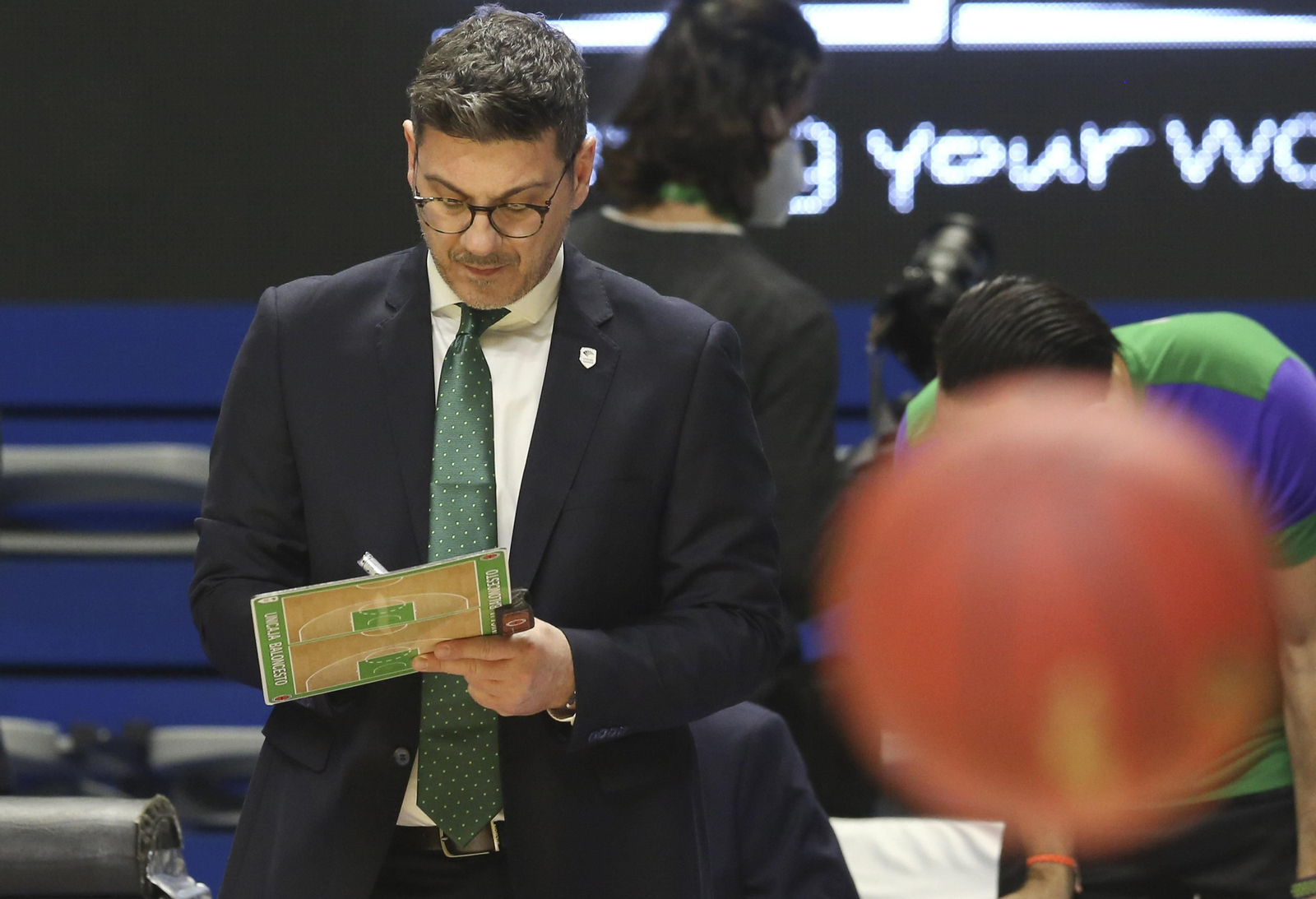 Fotis Katsikaris, antes de un partido.