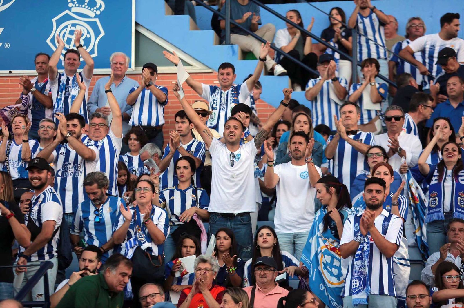 Imágenes del ascenso del Recreativo de Huelva contra el Cacereño