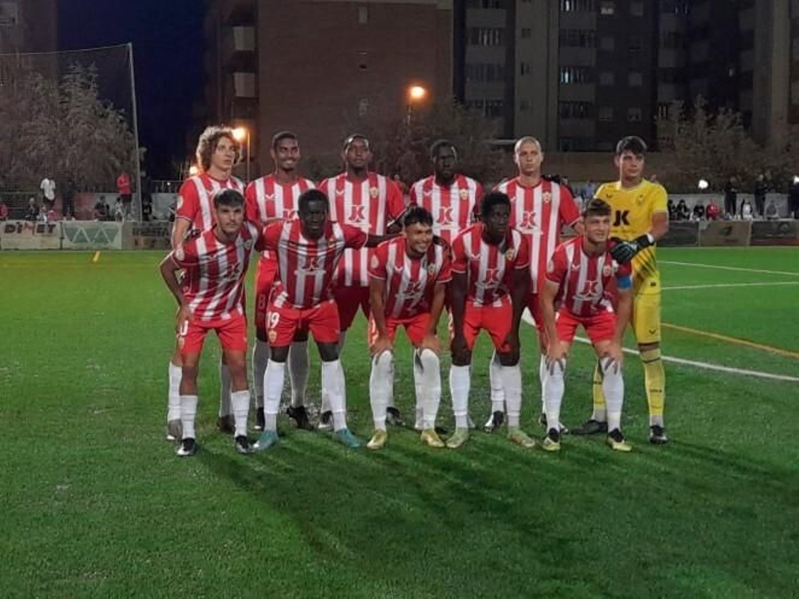 El filial retorna al anexo tras la resiembra del césped